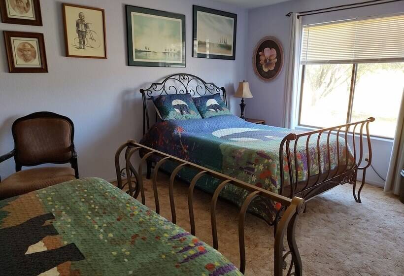 Семейный Номер, The Branded Calf Bed & Breakfast