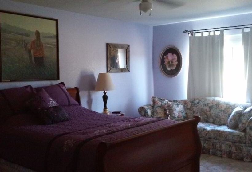 Семейный Номер, The Branded Calf Bed & Breakfast