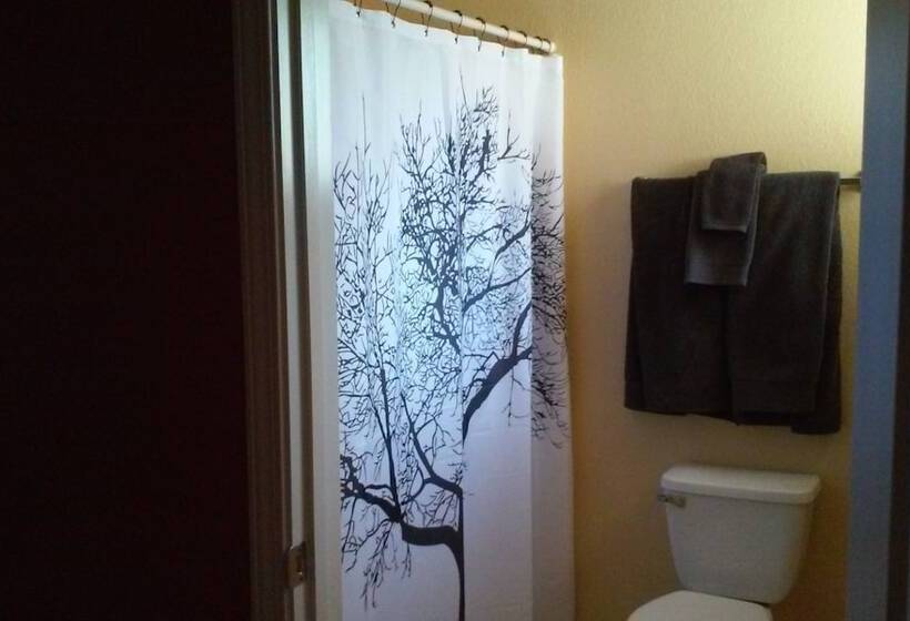 Семейный Номер, The Branded Calf Bed & Breakfast