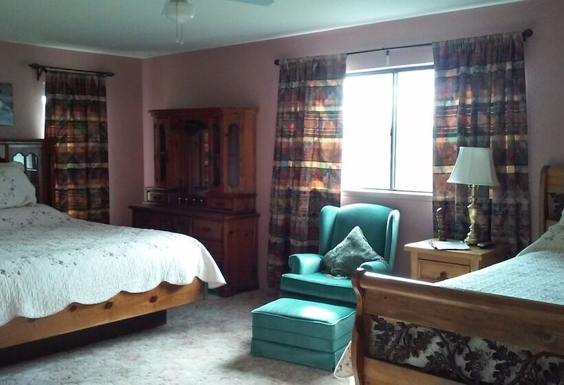 Семейный Номер, The Branded Calf Bed & Breakfast