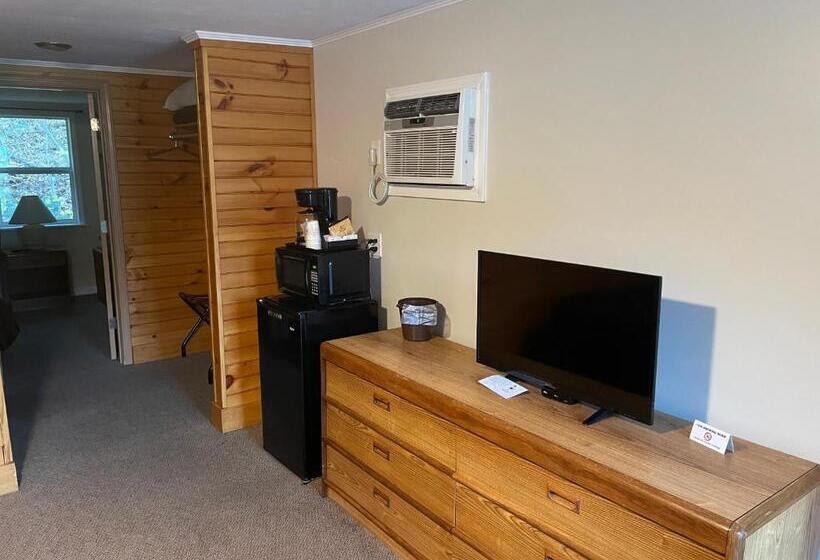 Семейный Номер, A Holiday Motel Maggie Valley