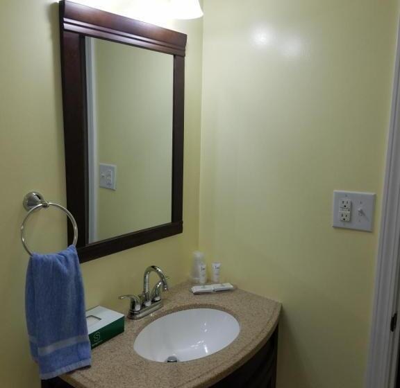 Семейный Номер, A Holiday Motel Maggie Valley