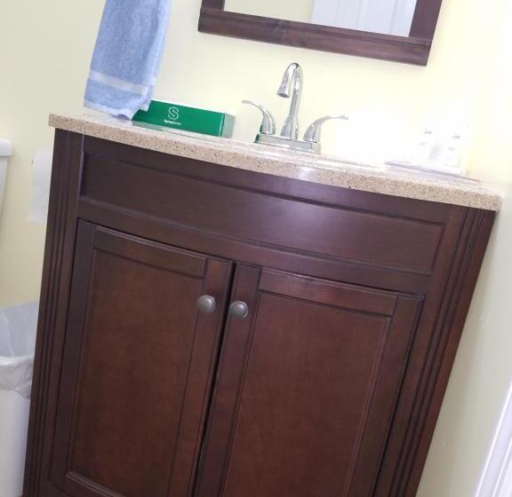 Семейный Номер, A Holiday Motel Maggie Valley