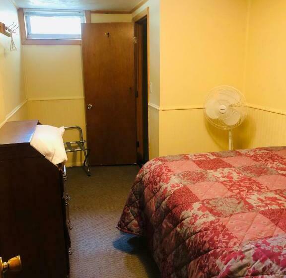 اتاق خانوادگی, Gray Ghost Inn