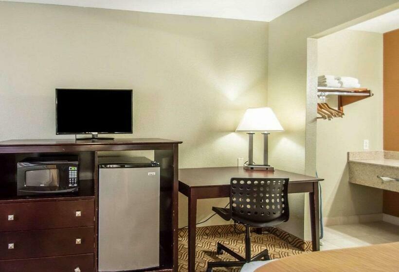 غرفة كلوب, Quality Inn & Suites By The Parks