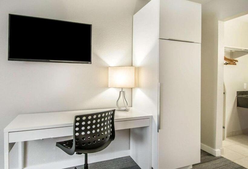 غرفة قياسية, Quality Inn & Suites By The Parks