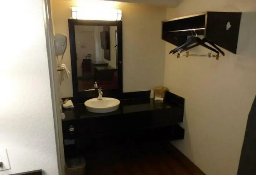 身障者適用キングサイズベッドルーム, Red Roof Inn St Louis Florissant