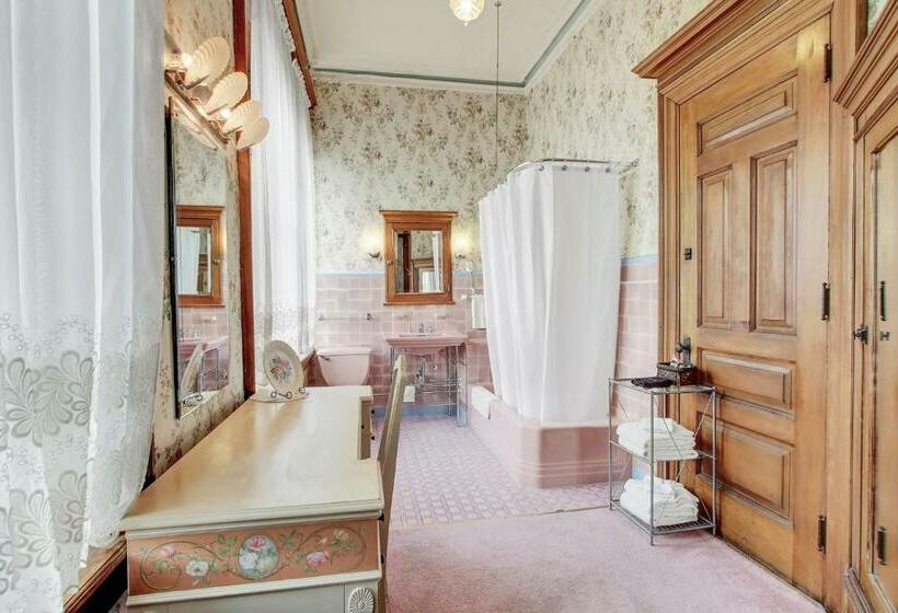 이그제큐티브 스위트, The Gables At Stirling Guest