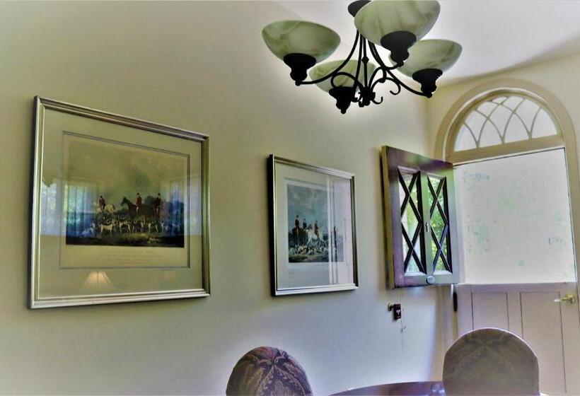 이그제큐티브 스위트, The Gables At Stirling Guest