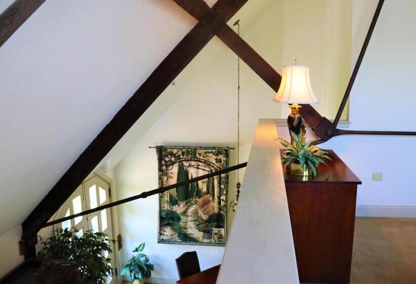 이그제큐티브 스위트, The Gables At Stirling Guest