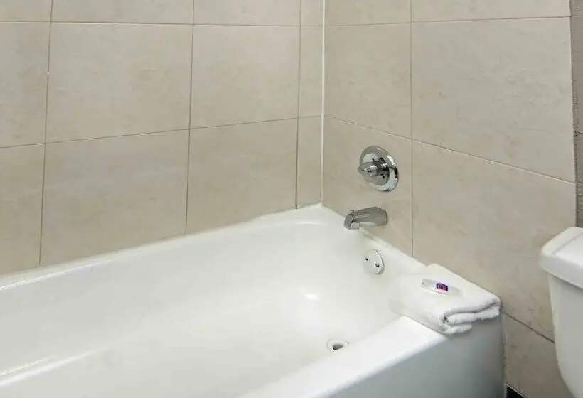 デラックスルーム, Motel 6 Portland Mall   205