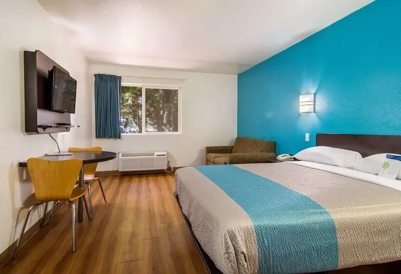 デラックスルーム, Motel 6 Portland Mall   205