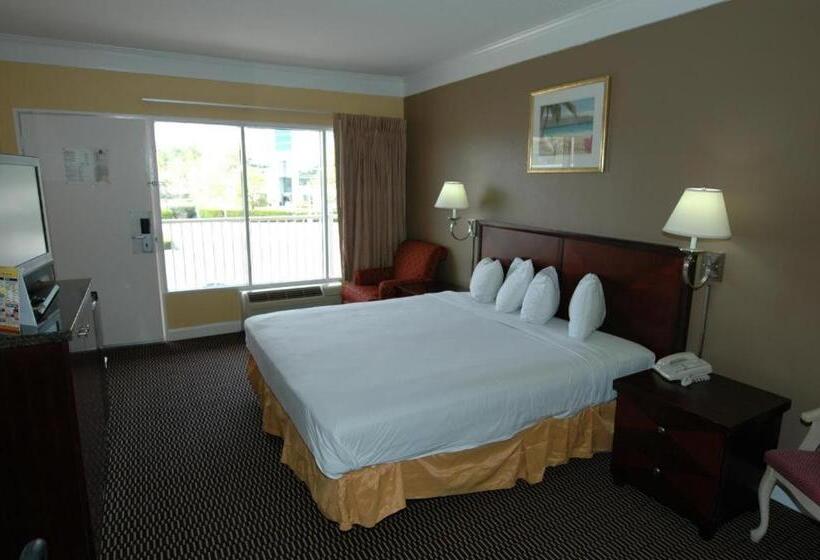 キングサイズベッドのスタンダードルーム, Ambassadors Inn & Suites