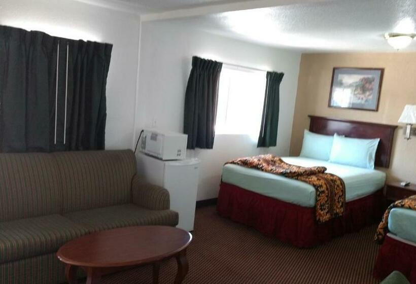 带2个双人床的标准工作室, Budget Inn Hamilton