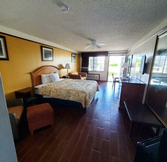 Стандартный Номер Кровать Кинг, Deluxe Inn And Suites