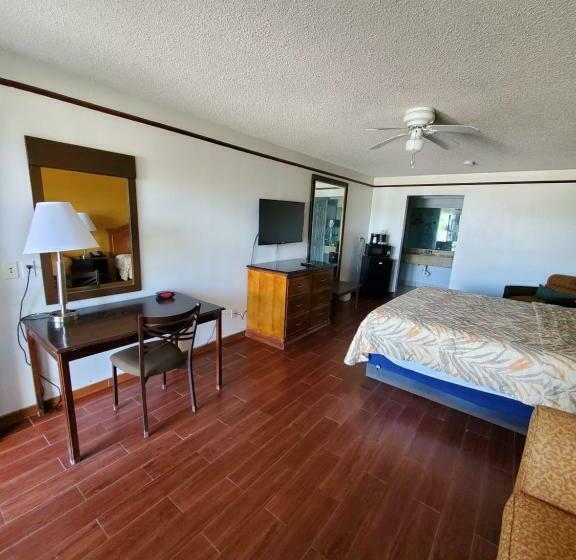 Стандартный Номер Кровать Кинг, Deluxe Inn And Suites