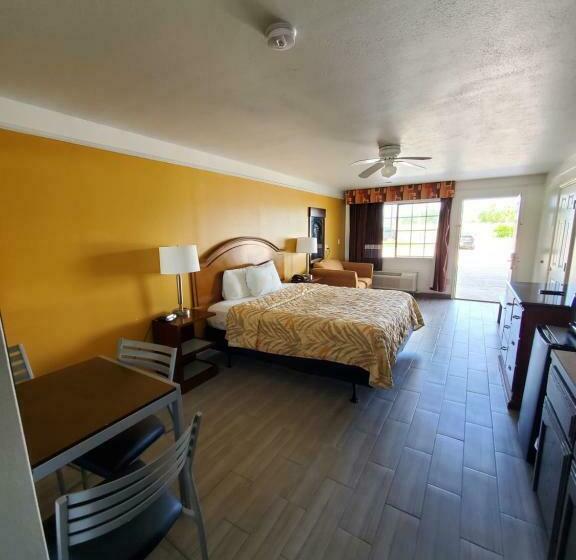 Стандартный Номер Кровать Кинг, Deluxe Inn And Suites