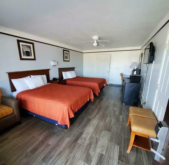 Номер Стандарт, Deluxe Inn And Suites