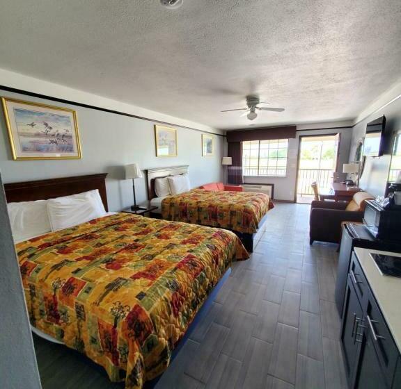 Номер Стандарт, Deluxe Inn And Suites