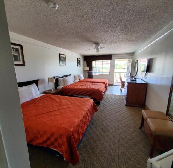 Номер Стандарт, Deluxe Inn And Suites