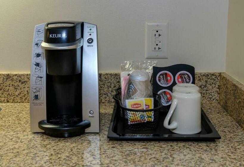 デラックスルーム, Red Roof Inn Plus+ & Suites Malone