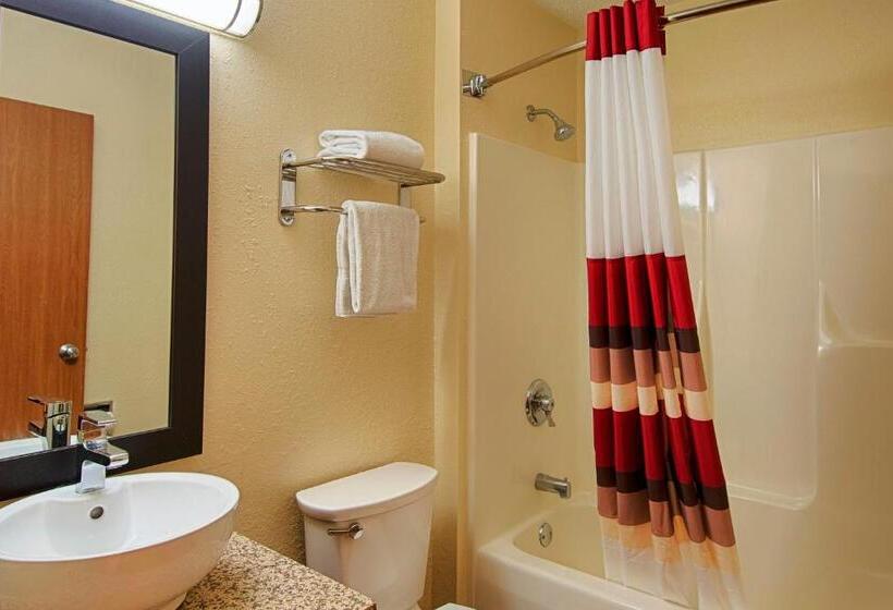 クイーンサイズベッドのスイートルーム, Red Roof Inn Plus+ & Suites Malone