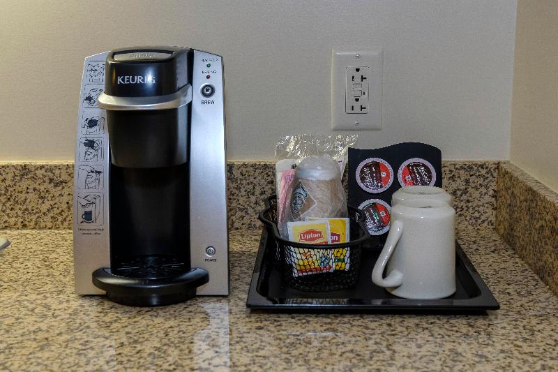 プレミアムルーム, Red Roof Inn Plus+ & Suites Malone