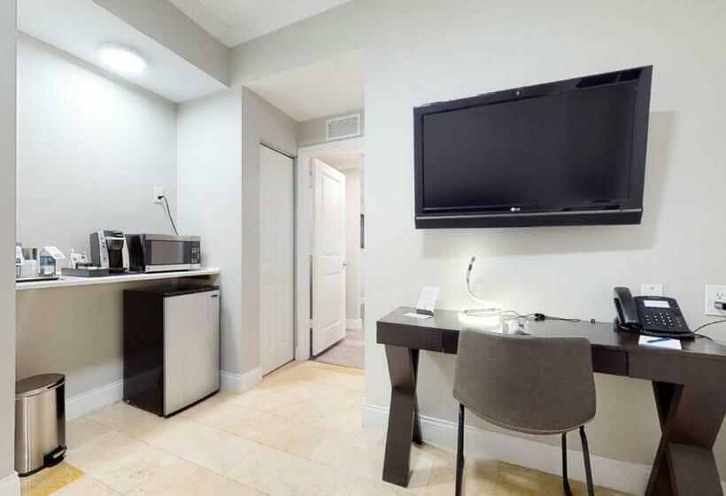 Люкс Кровать Кинг, Nuvo Suites Hotel   Miami Doral