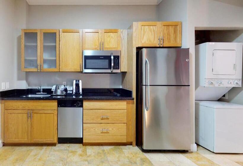 جناح إدارى, Nuvo Suites Hotel   Miami Doral