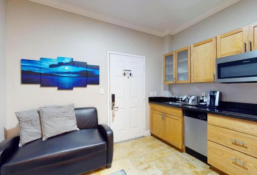 جناح إدارى, Nuvo Suites Hotel   Miami Doral