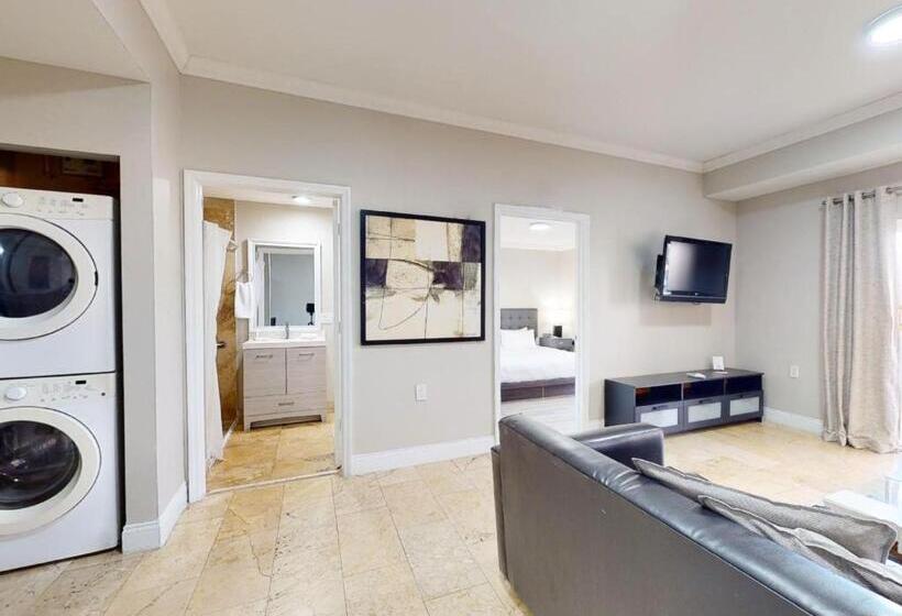 Люкс Кровать Кинг, Nuvo Suites Hotel   Miami Doral