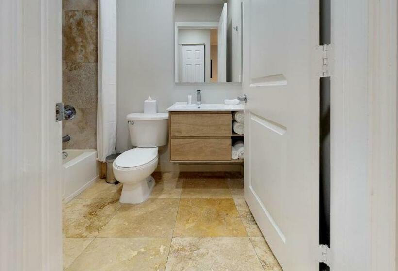 جناح ديلوكس سرير كينج, Nuvo Suites Hotel   Miami Doral