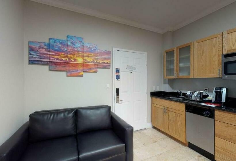 جناح إدارى, Nuvo Suites Hotel   Miami Doral