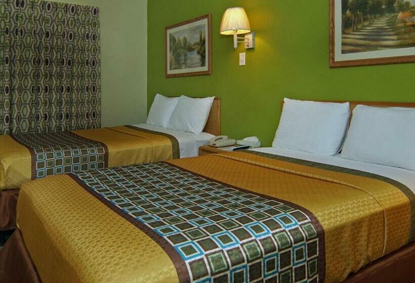 带2个双人床的标准工作室, Quality One Motel