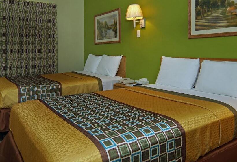 带2个双人床的标准工作室, Quality One Motel