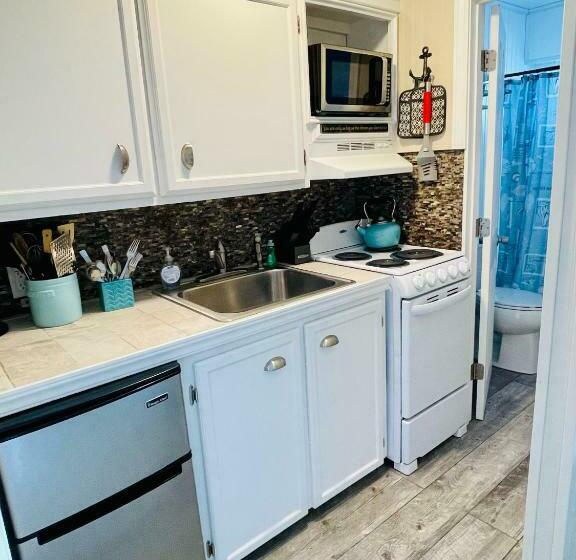 Апартаменты 2 Спальни Вид на Море, The Garlands Motel