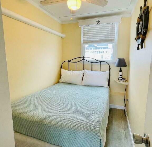 Апартаменты 2 Спальни Вид на Море, The Garlands Motel