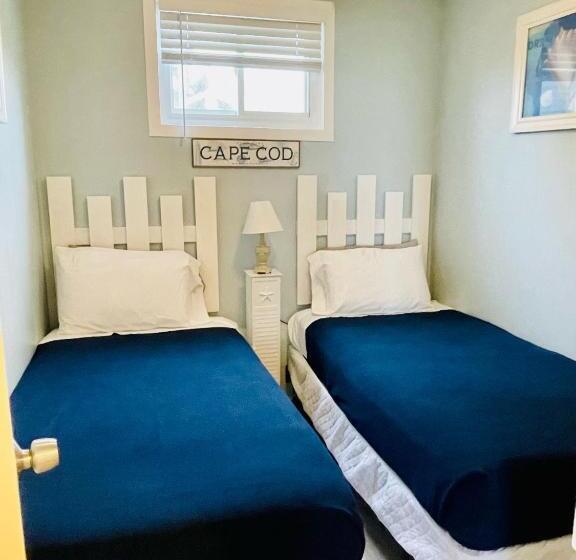 Апартаменты 2 Спальни Вид на Море, The Garlands Motel