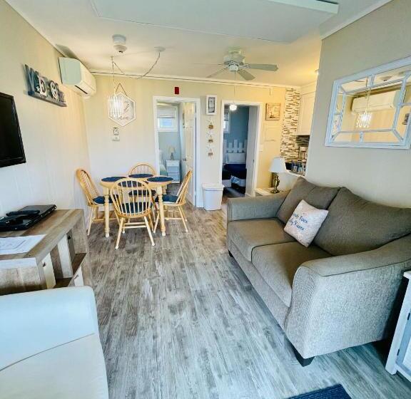 Апартаменты 2 Спальни Вид на Море, The Garlands Motel