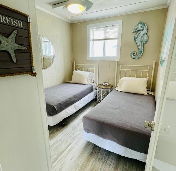 Апартаменты 2 Спальни Вид на Море, The Garlands Motel