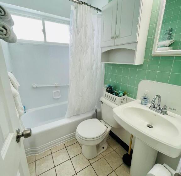 Апартаменты 2 Спальни Вид на Море, The Garlands Motel