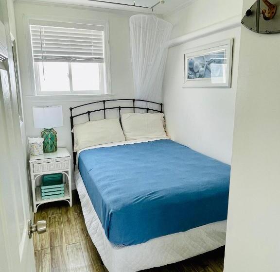 Апартаменты 2 Спальни Вид на Море, The Garlands Motel