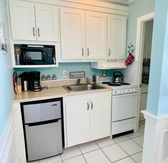 Апартаменты 2 Спальни Вид на Море, The Garlands Motel