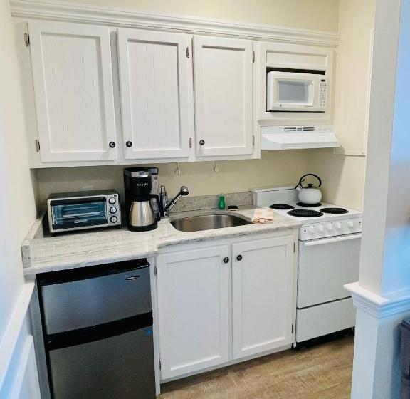 Апартаменты 2 Спальни Вид на Море, The Garlands Motel