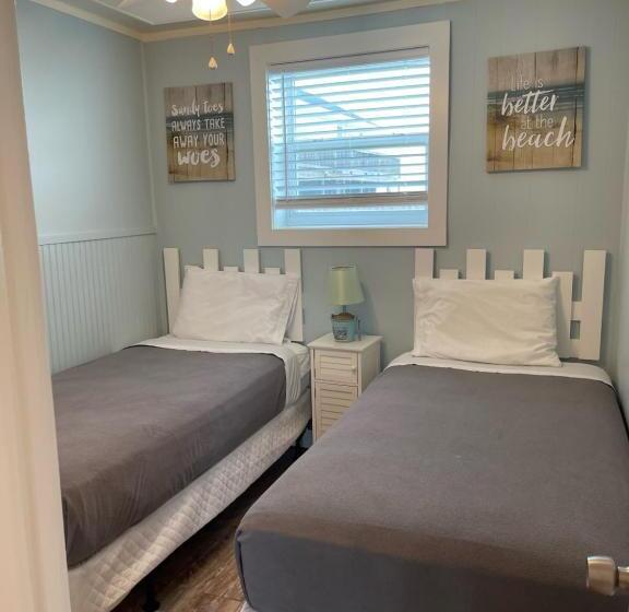 Апартаменты 2 Спальни Вид на Море, The Garlands Motel