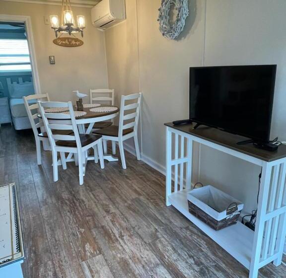 Апартаменты 2 Спальни Вид на Море, The Garlands Motel