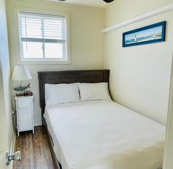 Апартаменты 2 Спальни Вид на Море, The Garlands Motel