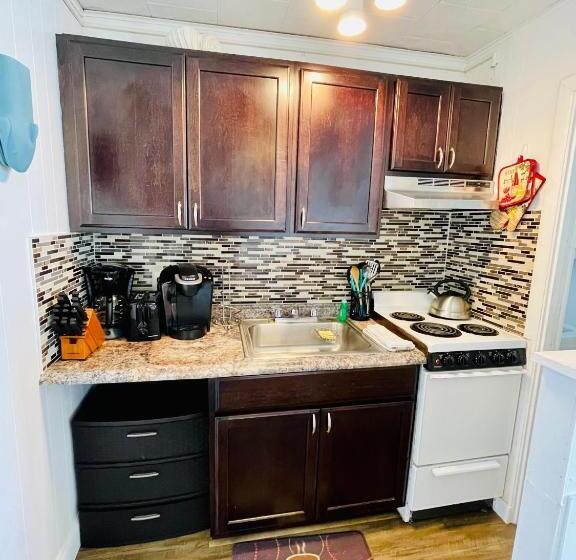 Апартаменты 2 Спальни Вид на Море, The Garlands Motel