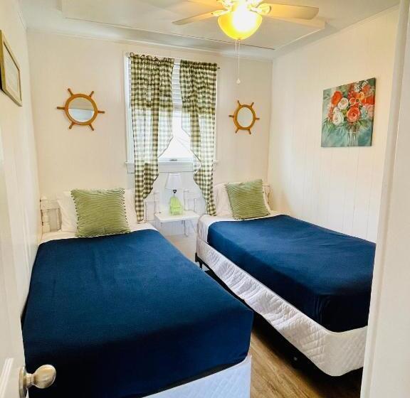 Апартаменты 2 Спальни Вид на Море, The Garlands Motel