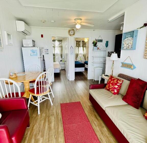 Апартаменты 2 Спальни Вид на Море, The Garlands Motel